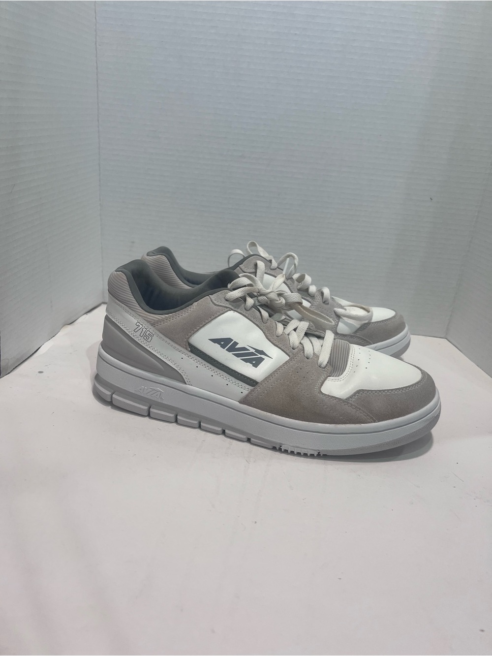 Avia Men’s Gray and White Athletic Low-Top Sneakers